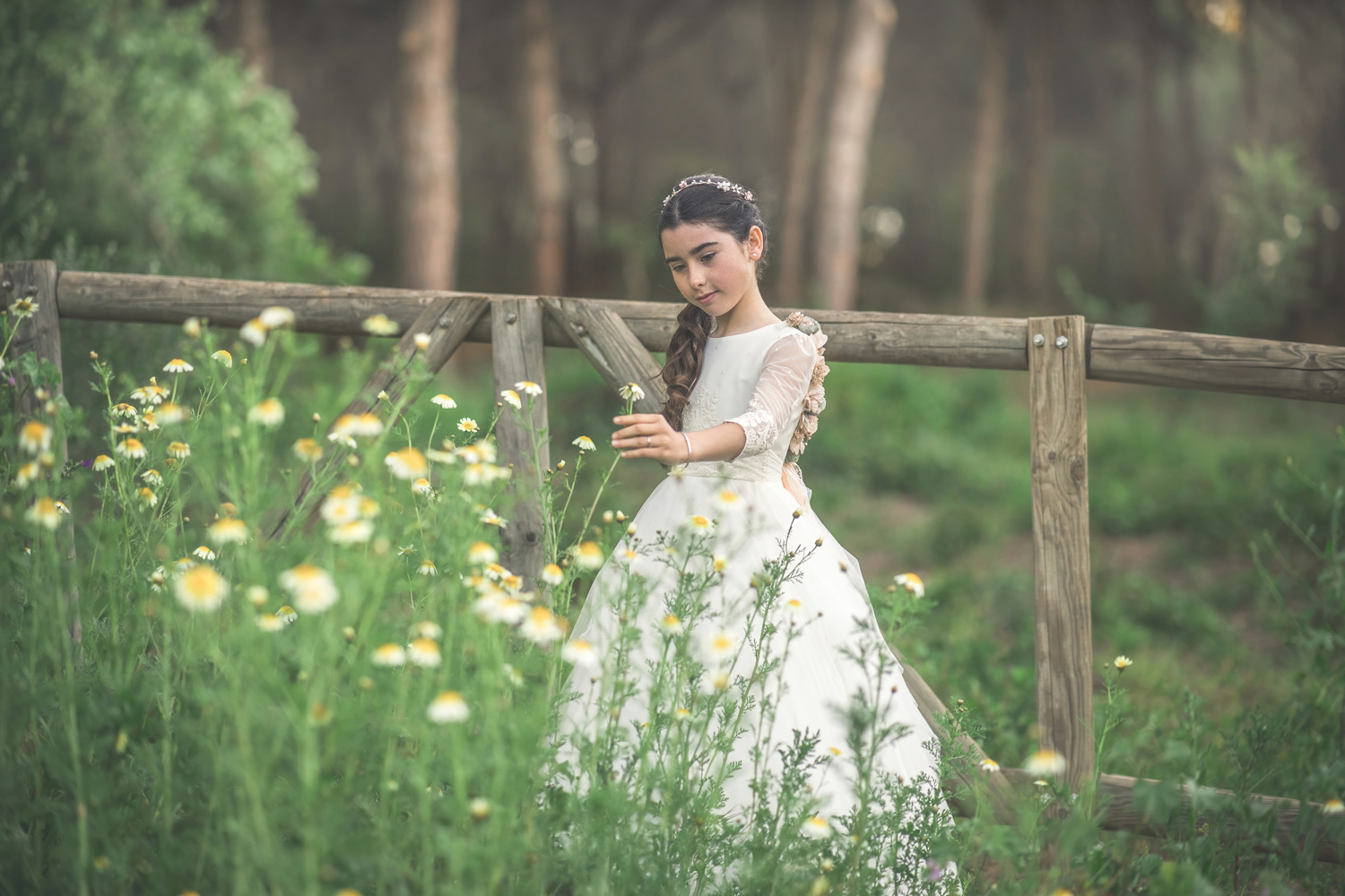 La magia de la comunión de Carla: Un reportaje natural entre el Pinar del Rey y el Parque de la Vida en San Roque