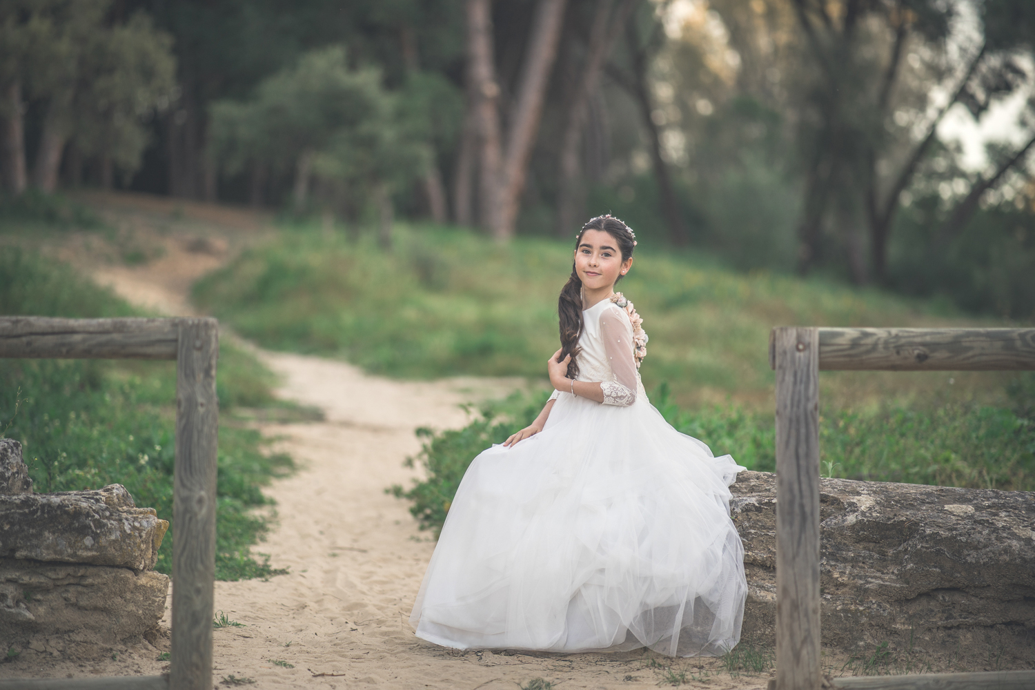 La magia de la comunión de Carla: Un reportaje natural entre el Pinar del Rey y el Parque de la Vida en San Roque