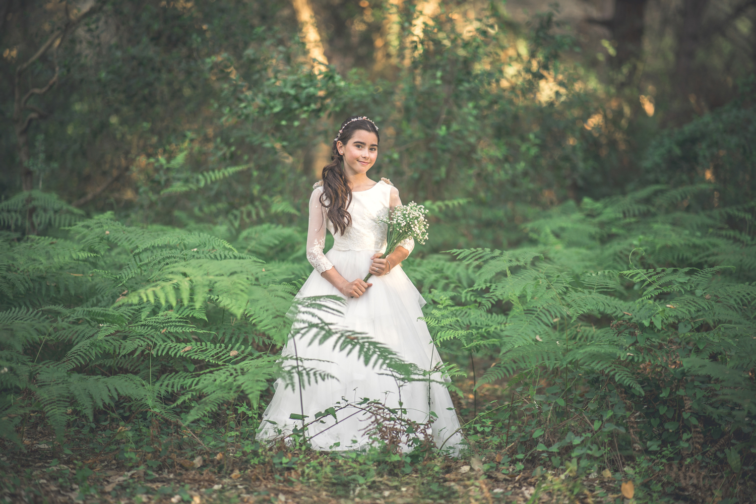 La magia de la comunión de Carla: Un reportaje natural entre el Pinar del Rey y el Parque de la Vida en San Roque